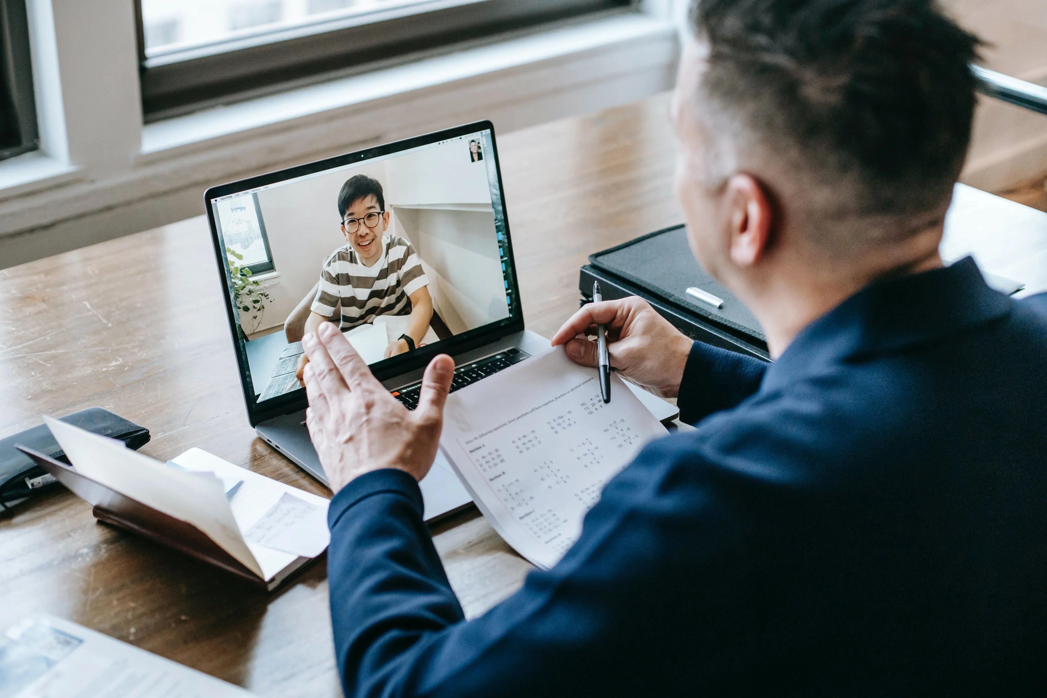 A_Comprehensive_Guide_to_the_Top_Uses_of_Video_Conferencing-2.webp